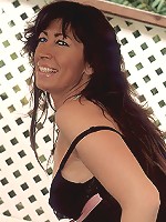 Chubby mature blonde toying in the bathtub