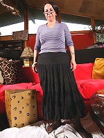 Mature plumper takes her sexy sluttish undies off