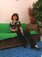 Horny youngster fucks juicy mama’s throat on cam