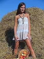 Teen exposes her body