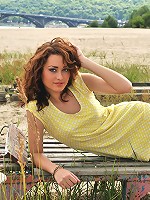 Teen hottie stripping