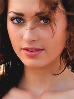 Teen hottie stripping