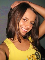 Hottie shoots her body.