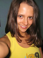 Hottie shoots her body.