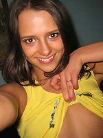 Hottie shoots her body.