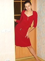 Beautiful Jenna loves to pose naked and show off her attractive tits and sensitive pussy.