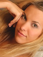 Amateur poser Silvia shows off her fantastic delicious body like a real experienced model.