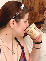 Dolores&Vitas pantyhosefucking playful mature chick