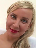 Blonde oldie pumping her pussy with her fist