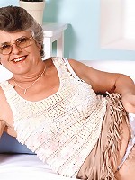 Mature model spreading her fat sagged thighs wide to expose her juicy looking hirsute cunt