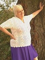 Plump mature Mandy hooking up with a masked guy and gets banged in this live mature outdoor clip