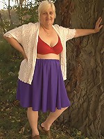 Plump mature Mandy hooking up with a masked guy and gets banged in this live mature outdoor clip