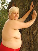 Plump mature Mandy hooking up with a masked guy and gets banged in this live mature outdoor clip