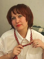 Mature lady sliding fingers in her hairy twat