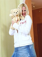 Cute young teen spreading her pussy on the chair