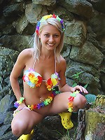 18yo beauty Pinky June pleasing you with stunning outdoor pictures