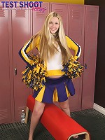 Amateur babe in cheerleader outfit strips off in the locker room