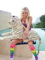 Flexible teen slut is really happy to play with the big cock