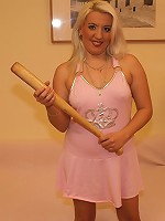 shoving her fist deep in the mature cunt