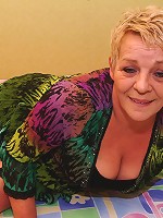 Kinky mature slut playing with a big toy