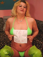 Wet mature slut playing with her toy