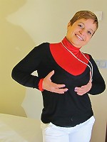 Chubby mama playing with her shaven haven