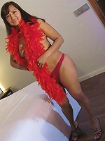 This European mature slut loves to play