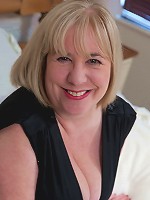 Big breasted mature slut giving one hell of a show