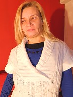 Horny mature slut playing with her wet pussy