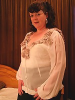 Big butt mama getting nasty on herself