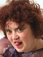 Big mature mama showing off her body