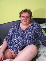 This big mature lady loves to play with herself
