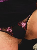 This hairy mom loves to play with herself