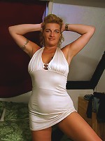 Horny mature slut getting nasty on her own bed