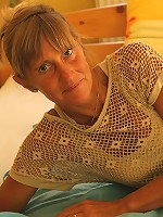 This housewife loves to do it solo