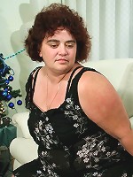 This big mama loves to play with a big sausage