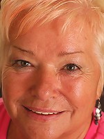 Blonde mature slut playing with her wet pussy