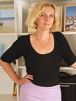 At 51 years old Hillary\'s hairy pussy looks better than ever in here