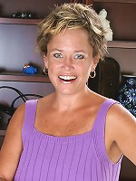 Mature hottie Ariel strips and spreads after ironing her clothes