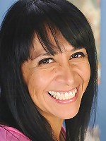 Beautiful mature babe Isabella Montoya exposes her great ass...