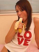 Chloe loves to love (bananas)