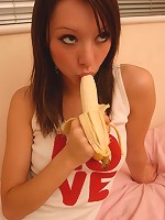 Chloe loves to love (bananas)