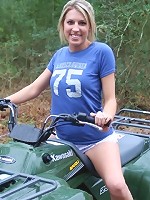 Britney dared to strip outdoors