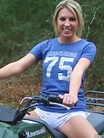 Britney dared to strip outdoors