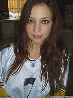 Becky has no bra under her sports shirt