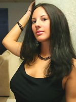 Beautiful busty and curvy amanda showing some sideass