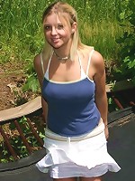 Amyamyamy outdoor on the trampoline