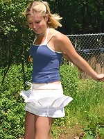 Amyamyamy outdoor on the trampoline