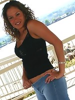 Jade shows off her perfect body!