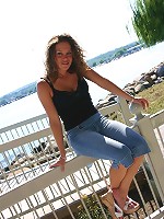 Jade shows off her perfect body!